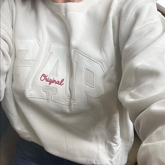Gap original crewneck🤍 - Picture 3 of 3